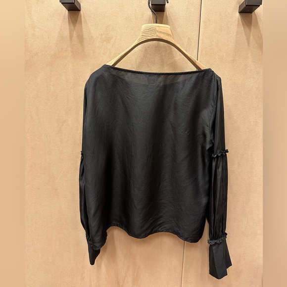 Club Monaco black blouse with detailed arms, size small! - Picture 2 of 5